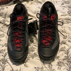 NWT Arc'Teryx Womens Acrux FL GTX Approach Sz 8.5